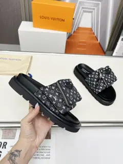Louis Vuitton Spring and Summer New Slippers