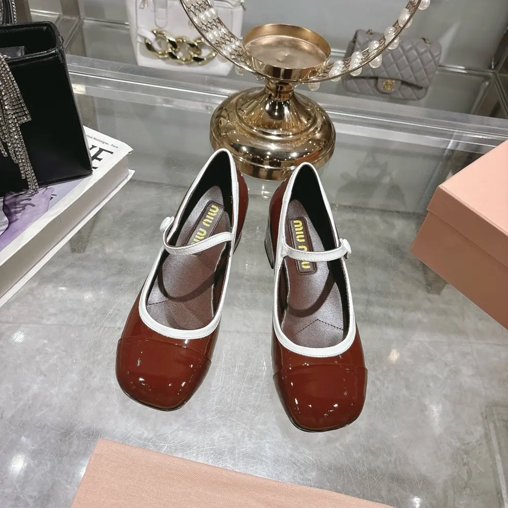 Miu Miu Miu 25 new color-blocked single shoes The shoe shape is round and delicate Not