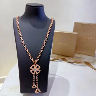 Bvlgari DIVAS’ DREAM series is in perfect condition and has invincible details. The unique