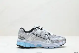 Nike Zoom Vomero 5 Sneakers HF1877-100