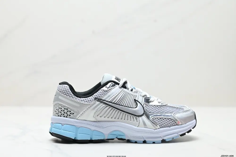 Nike Zoom Vomero 5 Sneakers HF1877-100