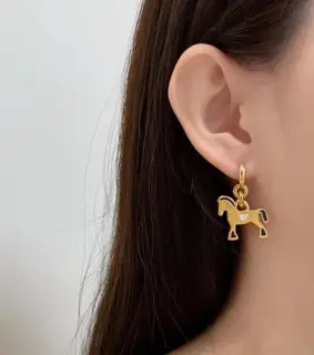 Hermes Pony Earrings A new and popular product on the Internet