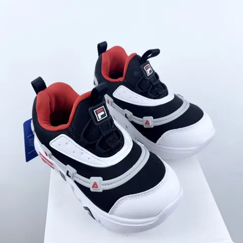 Fila caterpillar slip-on children’s shoes are light and comfortable. The slip-on design is