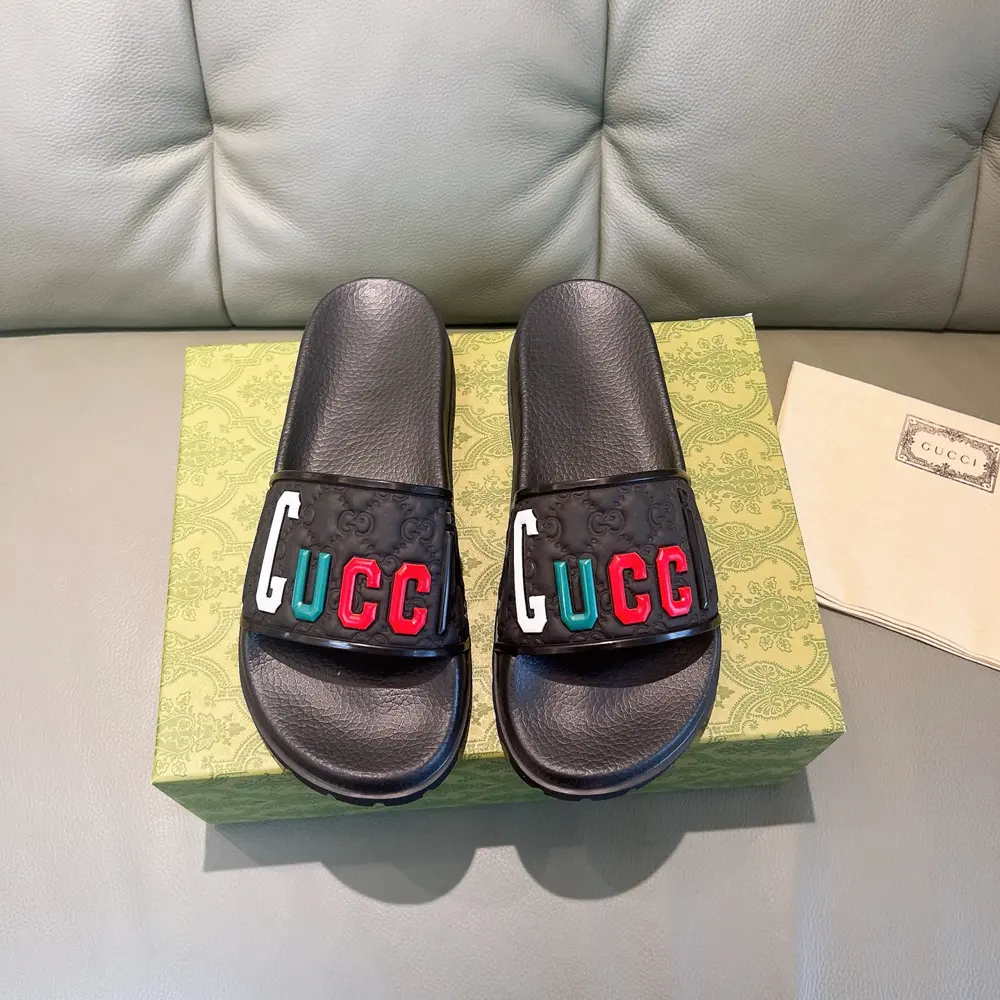 Gucci beach sandals flip flops