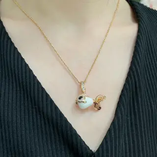 Qeelin goldfish necklace