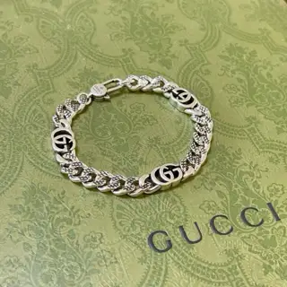 A new classic Gucci bracelet. Exquisite style and texture. It is absolutely top-notch. You