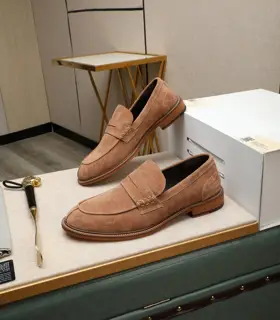Brunello Cucinelli casual leather shoes Classic yarns inspire the sophistication and sporty