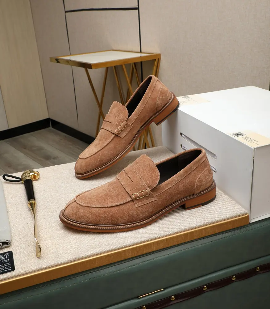 Brunello Cucinelli casual leather shoes Classic yarns inspire the sophistication and sporty