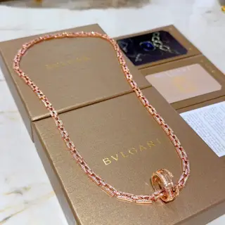 Bvlgari DIVAS’ DREAM series is in perfect condition and has invincible details. The unique