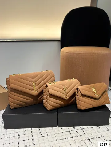Yves Saint Laurent Chanel 19