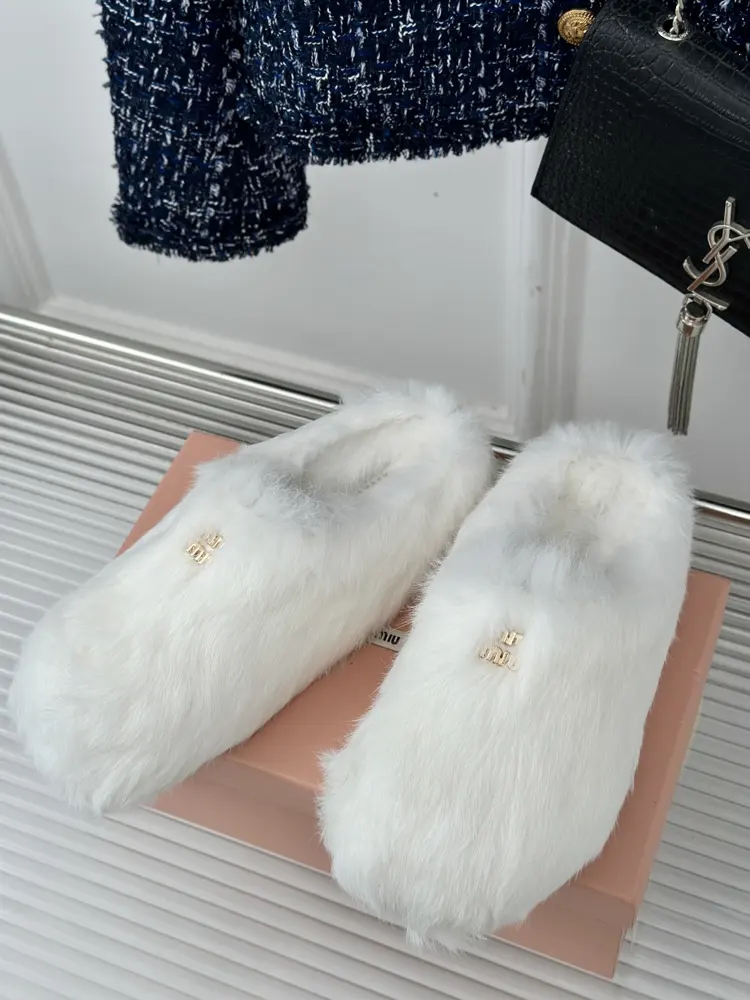 Miu Miu Miu classic autumn and winter letter fur slippers