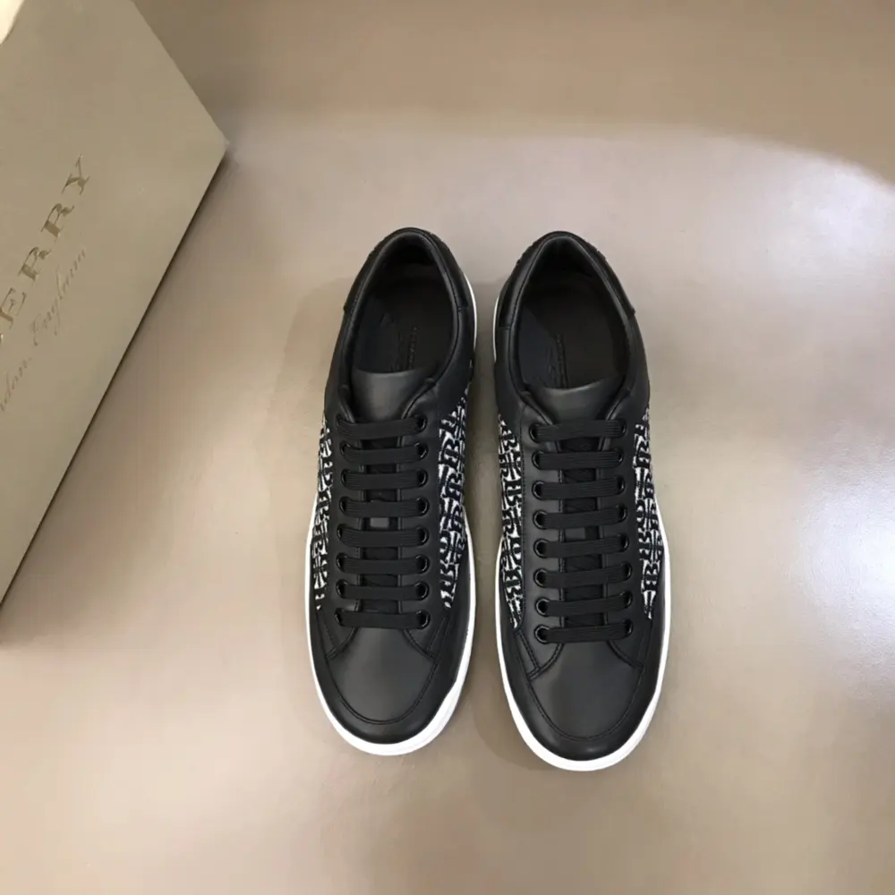Burberry men’s classic low-top sneakers
