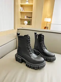 Women’s shoes