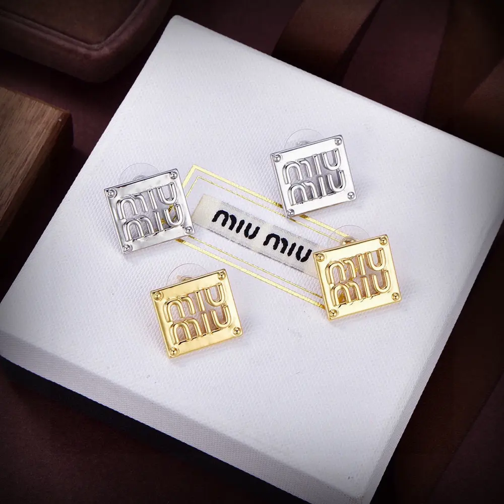 miumiu letter metal necklace bracelet The same brass material as the counter