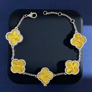 Van Cleef & Arpels classic laser design