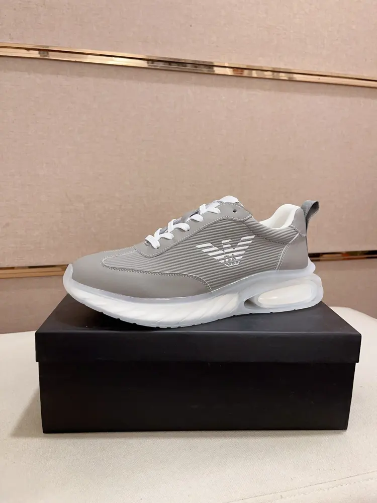 Armani casual shoes upper Italian imported cowhide. Fully imported mesh lining + leather