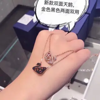 Swarovski’s stylish and charming necklace features the Swarovski brand logo
