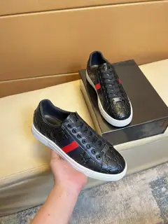 Gucci sneakers. Counter purchase Casual Original leather imported from Italy