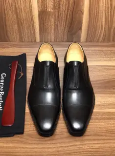 Berluti formal leather shoes. Imported Italian cowhide outsole. Wear with noble gentleman