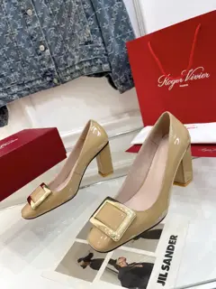 Roger Vivier new models. Loved for its simple and elegant design. Decorated with iconic