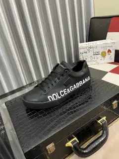 Dolce & Gabbana Dolce&Gabbana high-end men’s sports and casual shoes. Original goods from