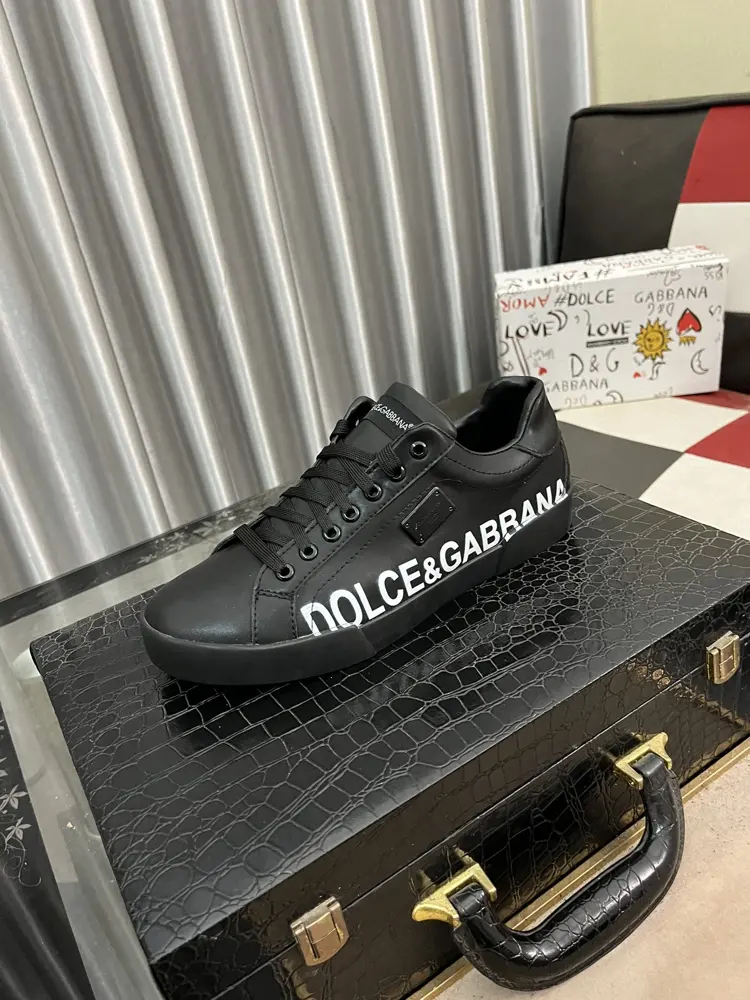 Dolce & Gabbana Dolce&Gabbana high-end men’s sports and casual shoes. Original goods from