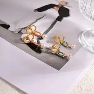 Dior new style Dior new earrings loved by top brands Metal texture counterattack version of