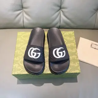 Gucci beach sandals flip flops