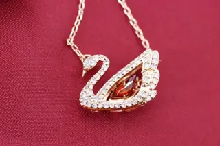 Swarovski Beating Heart Hollow Red Swan Clavicle Necklace