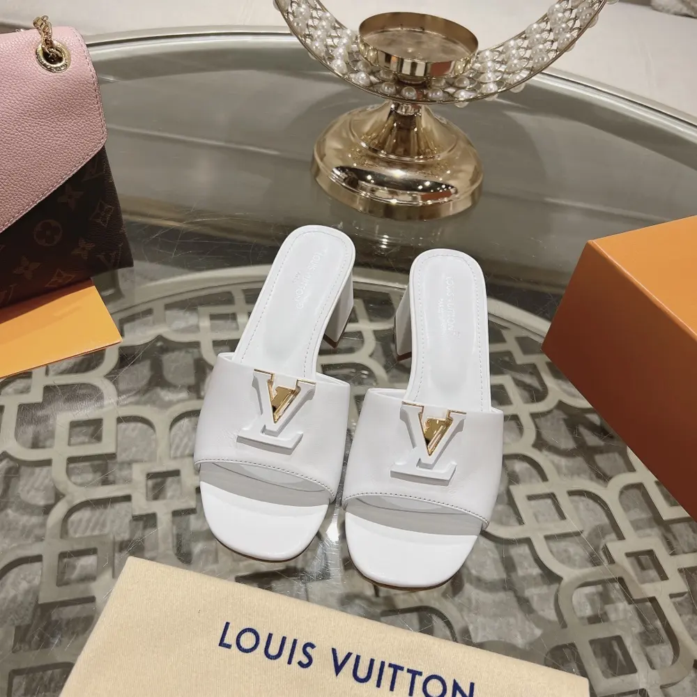 Louis Vuitton original mold hand-made buckle + electroplating process Full of craftsmanship