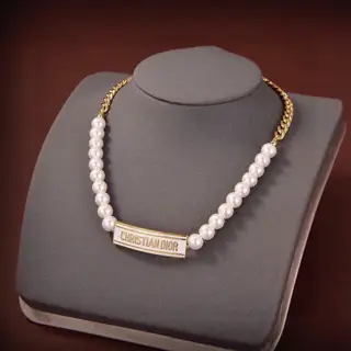 DIOR letter necklace The same brass material as the counter
