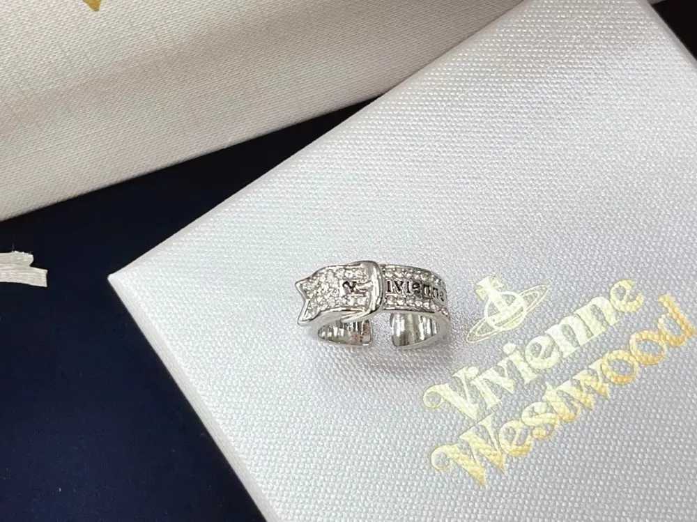 Vivienne Westwood’s popular loose-fitting ring