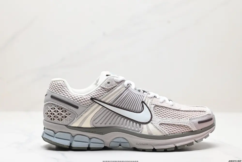 Nike Zoom Vomero 5 Sneakers FZ3653-104