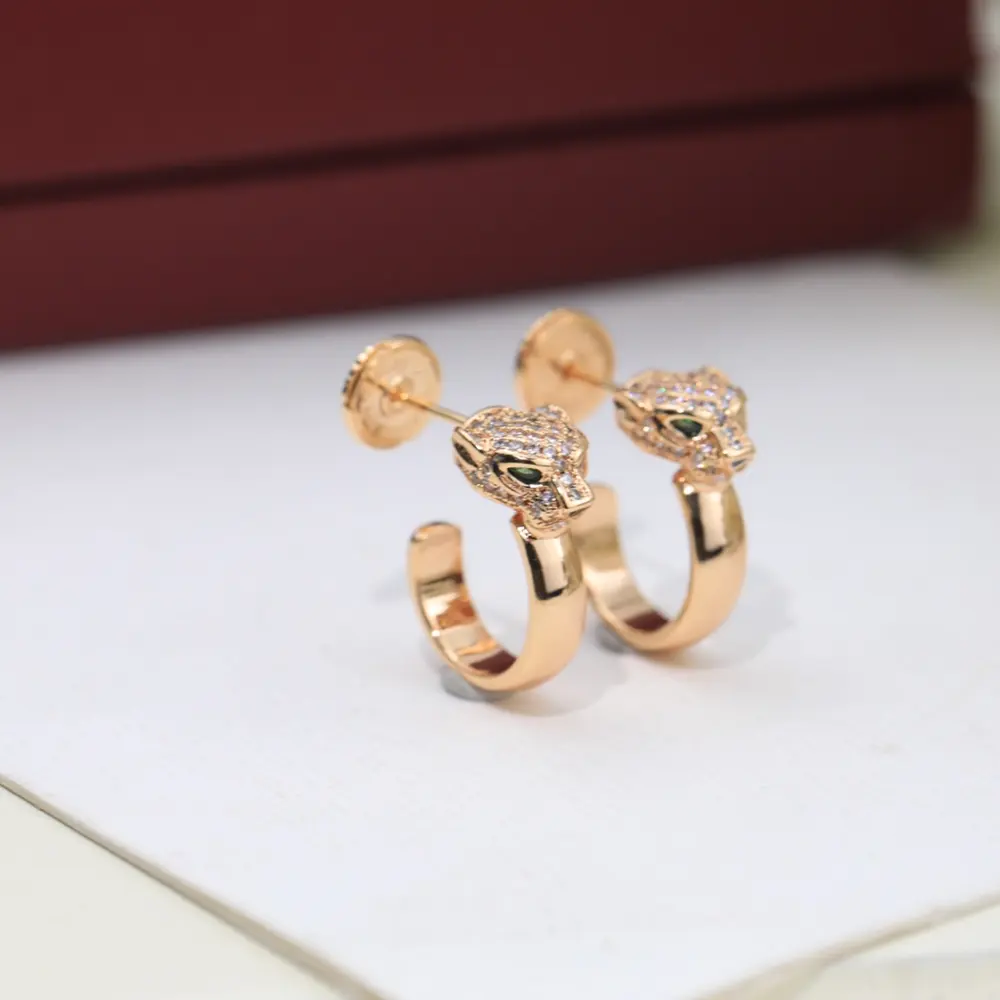 Cartier leopard head earrings Latest and popular Cartier leopard emerald gemstone earrings