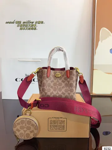COACH Tote