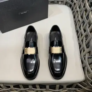 Dolce & Gabbana Cowhide Moccasin Men’s Loafers|Decorated with DG hardware nameplate|Made of