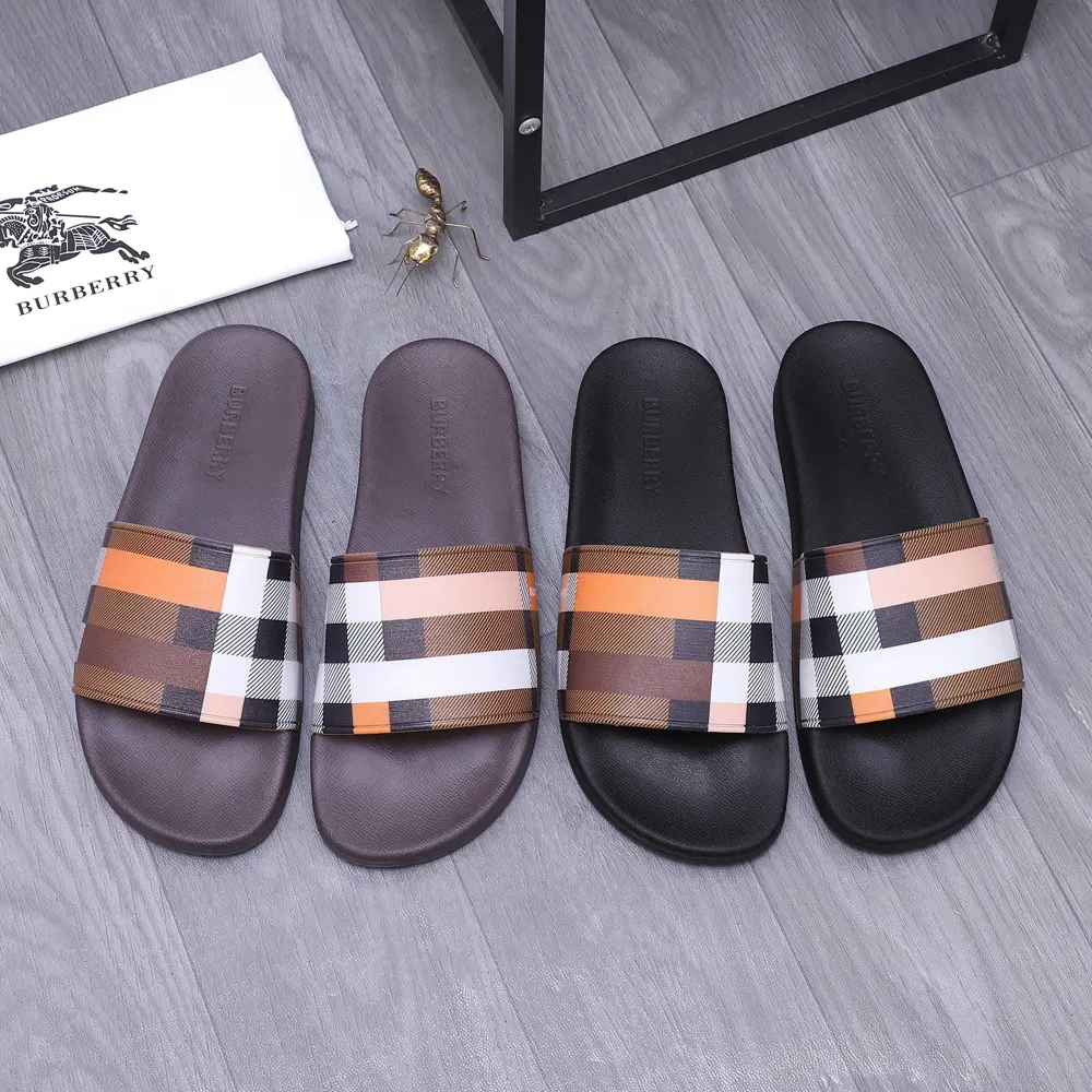 BURBERRY Couple slippers