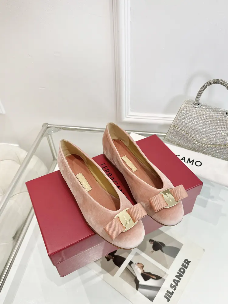Salvatore Ferragamo New Retro Style Flat Witch Shoes with 1.5cm Height Increase