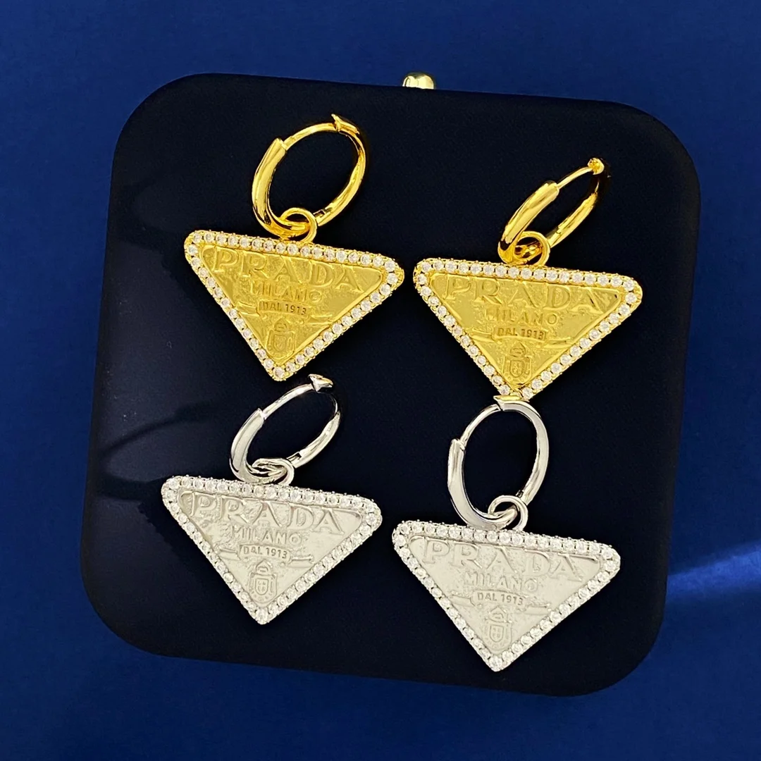 PRADA’s new metal texture detachable inverted triangle diamond-studded fashionable letter