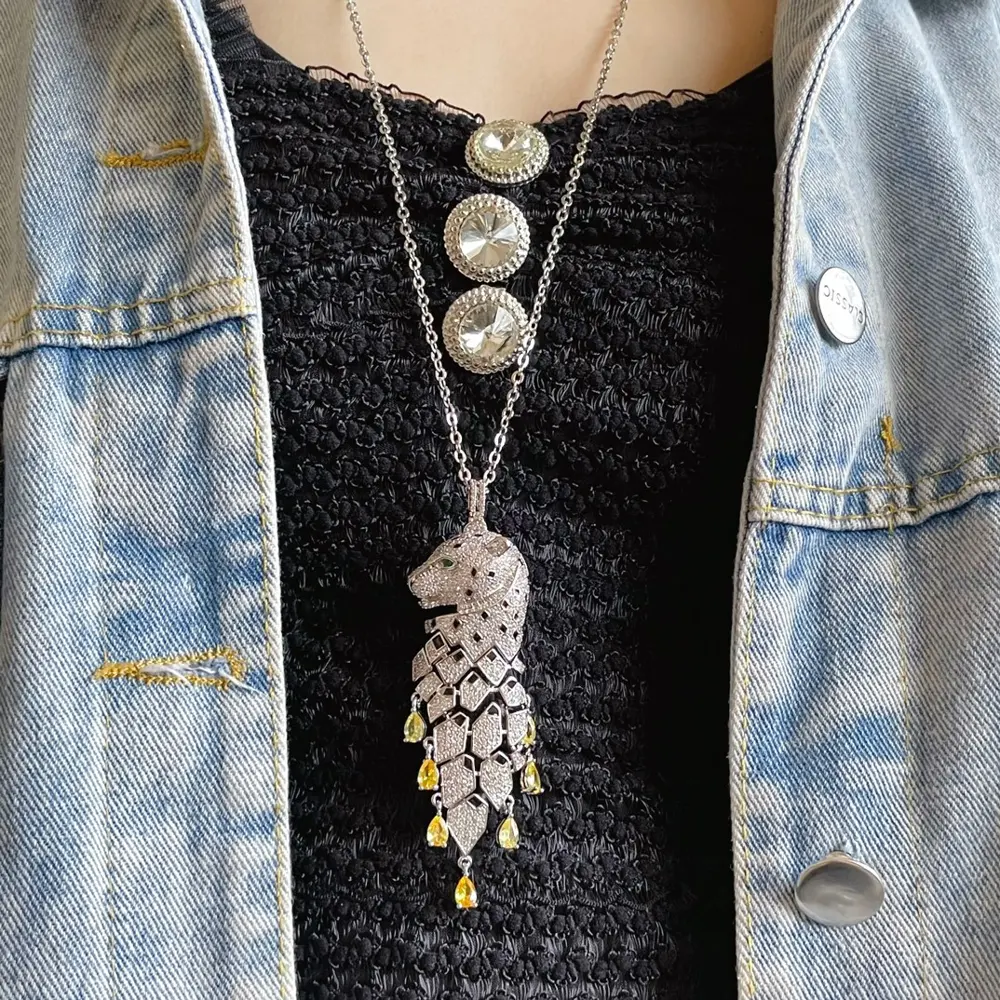 Cartier spotted yellow diamond leopard necklace. One word High-end version with mesh