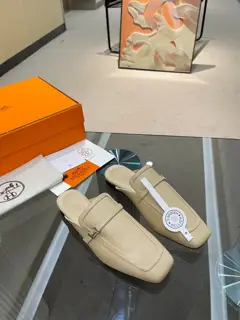 Hermès Spring and Summer Square Toe Half Slippers have a good wrapping feeling