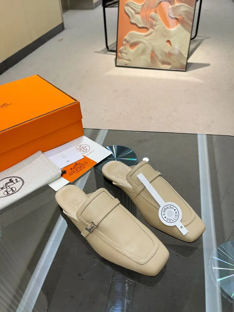 Hermès Spring and Summer Square Toe Half Slippers have a good wrapping feeling