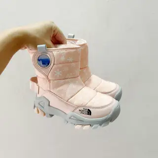 The North Face children’s snow boots with anti-slip buckle
