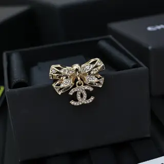 Chanel 24B light gold bow ring