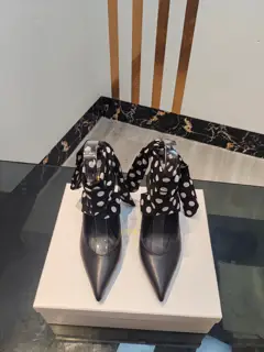 Balmain’s latest spring and summer catwalk high-heeled slippers
