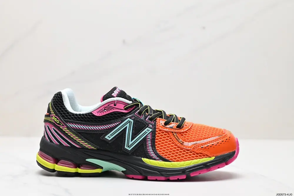 New Balance Paying tribute to the retro luxury sedan ML860XC