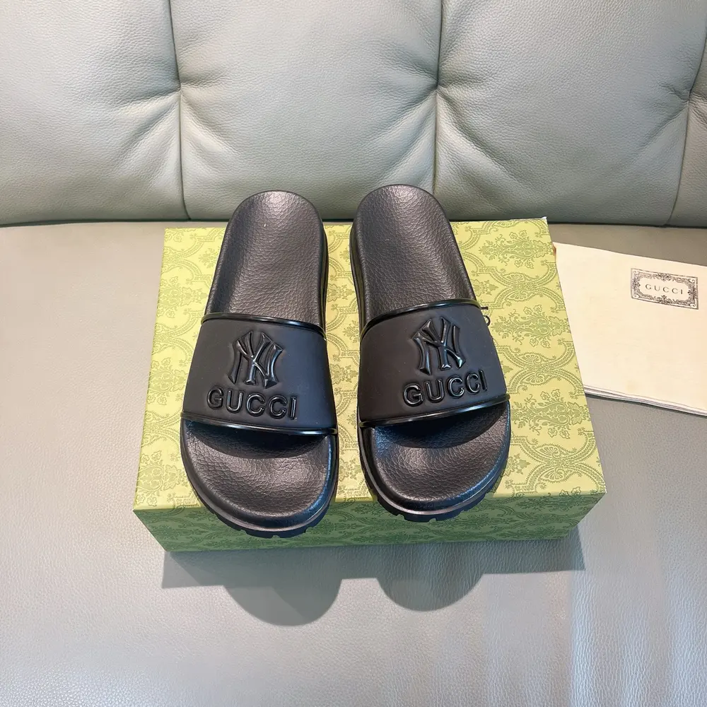 Gucci beach sandals flip flops
