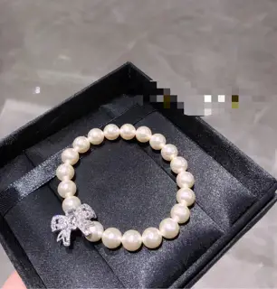 miumiu bow pearl bracelet. Always understand the girlish heart and princess dream in the