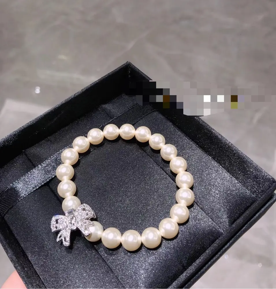 miumiu bow pearl bracelet. Always understand the girlish heart and princess dream in the