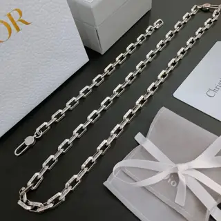 DIOR New Dior necklace Original goods New counter model Retro fashion essentials Can be